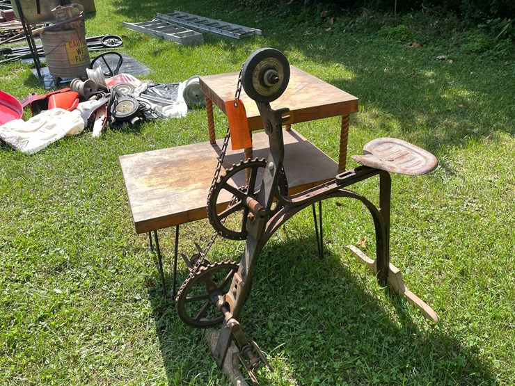 #1648-•-treadle-scroll-saw-image-1