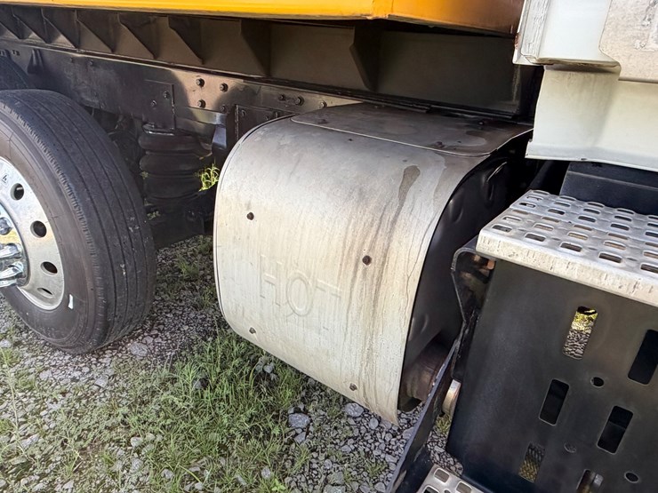 #258-•-2015-volvo-vnm-tri-axle-dump-truck-image-20