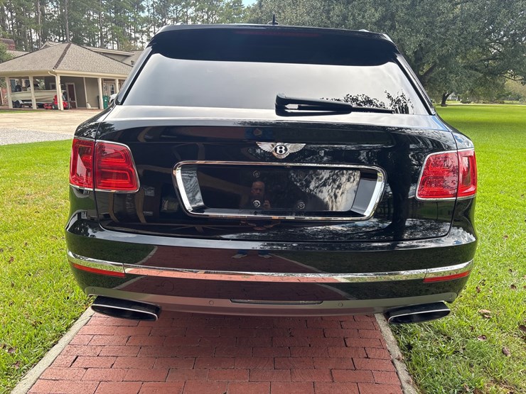#153-•-offered-at-no-reserve-|-2018-bentley-bentayga-suv-image-8