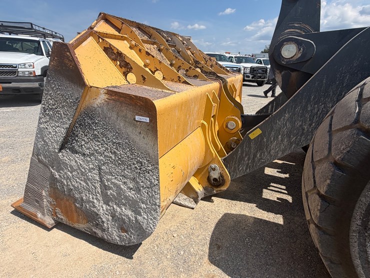 2014-deere-824k-image-7