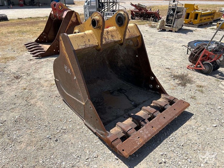 caterpillar-45in.-excavator-bucket-attachment-image-1