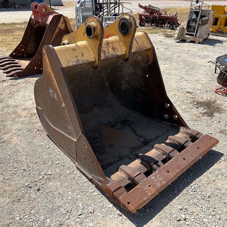 Caterpillar 45in. Excavator Bucket Attachment