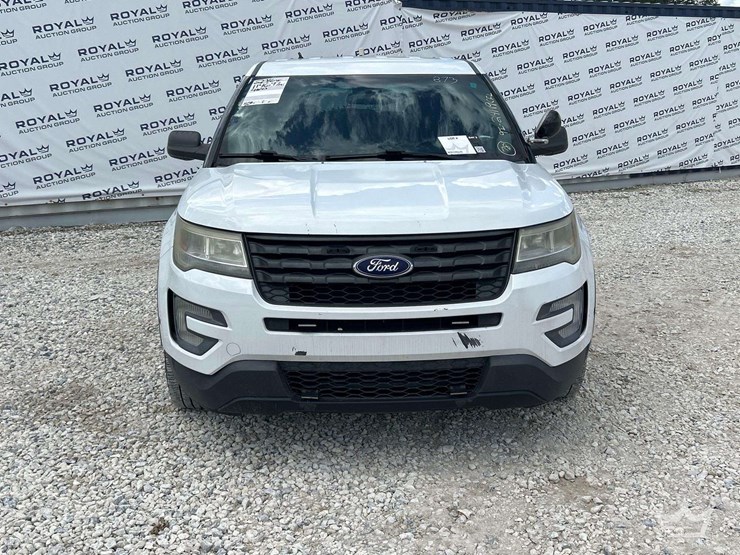 2016-ford-explorer-image-28