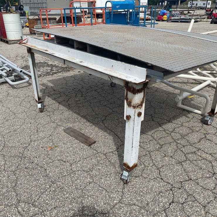 #10638 • Steel Table and Contents