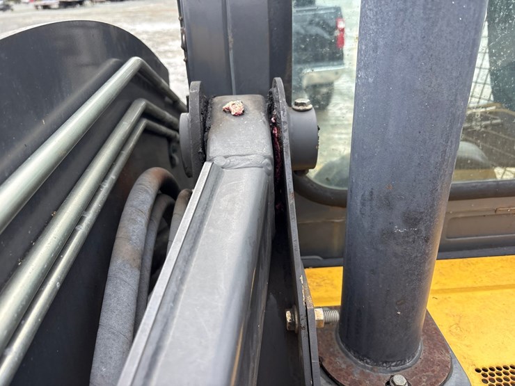 2019-new-holland-l228-image-25