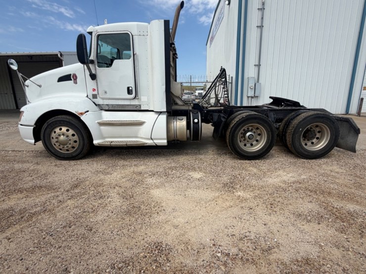 2011-kenworth-t660-image-8