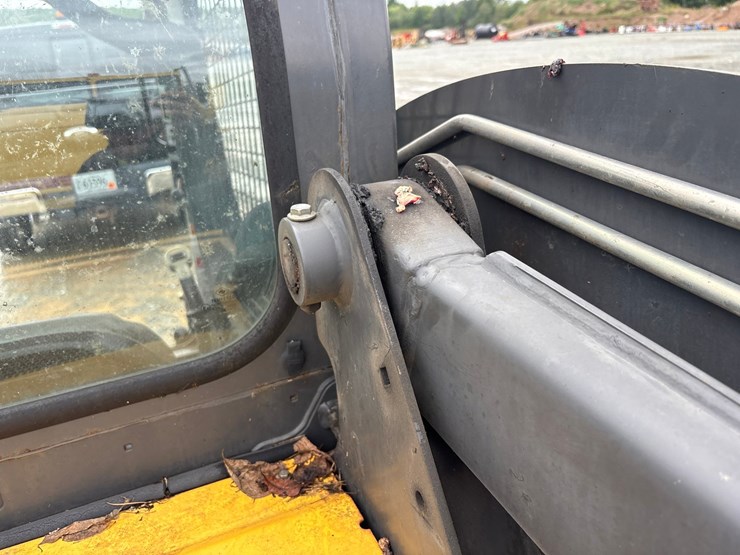 2019-new-holland-l228-image-24