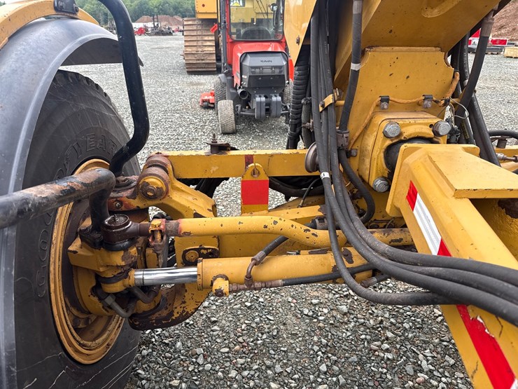 caterpillar-160m-awd-image-17