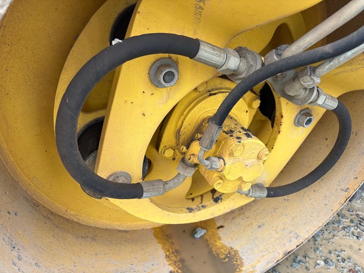 2011-bomag-bw120ad-4-image-51