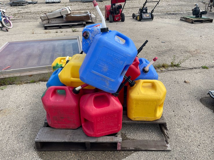 #10553-•-pallet-of-fuel-cans-image-2
