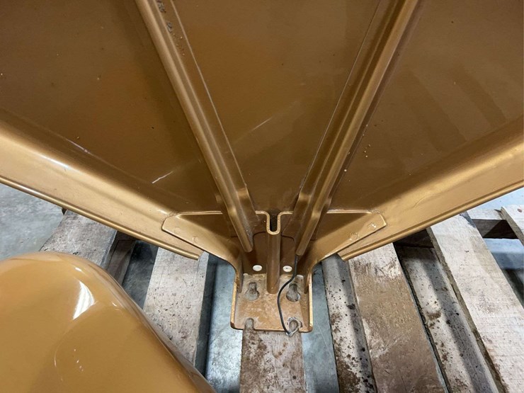 international-harvester-gold-demonstrator-544-row-crop-gas-fenders-image-13