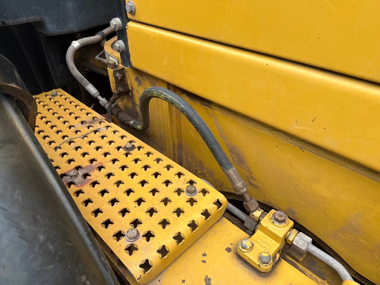 caterpillar-160m-awd-image-83