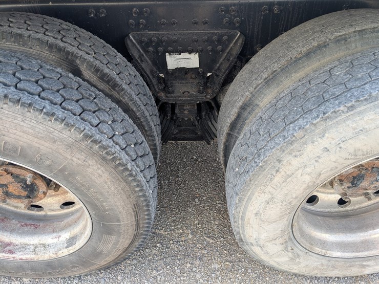 #259-•-2015-mack-gu713-granite-tri-axle-dump-truck-image-6