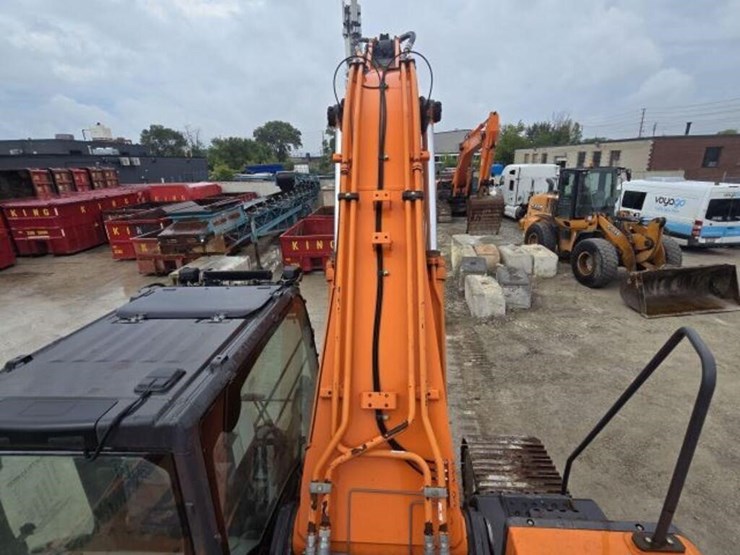 2012-hitachi-zx350-lc-image-37