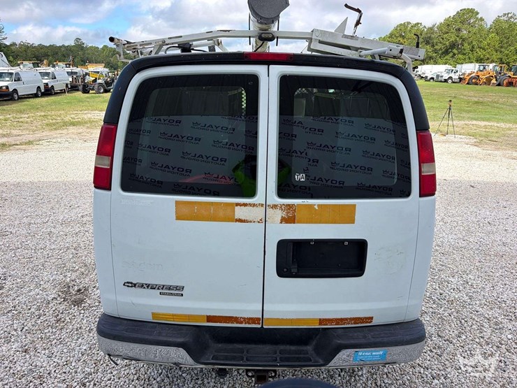 2014-chevrolet-express-g2500-image-27
