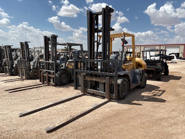 tcm-fd70-2-14,900lbs-forklift-image-1