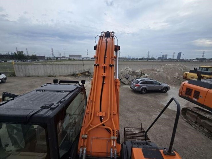 2016-hitachi-zx350-lc-image-48