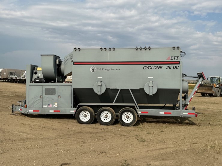 2015-john-deere-4045t-image-8