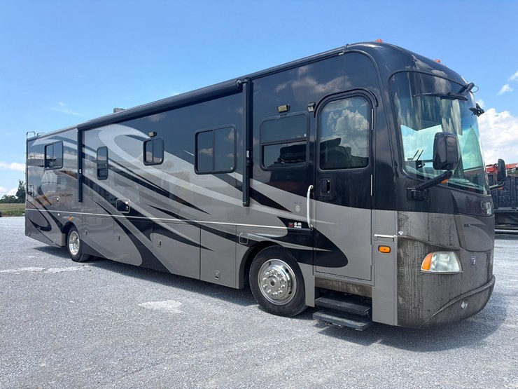 #206-•-2008-coachman-383fws-cross-country-motorhome-image-2
