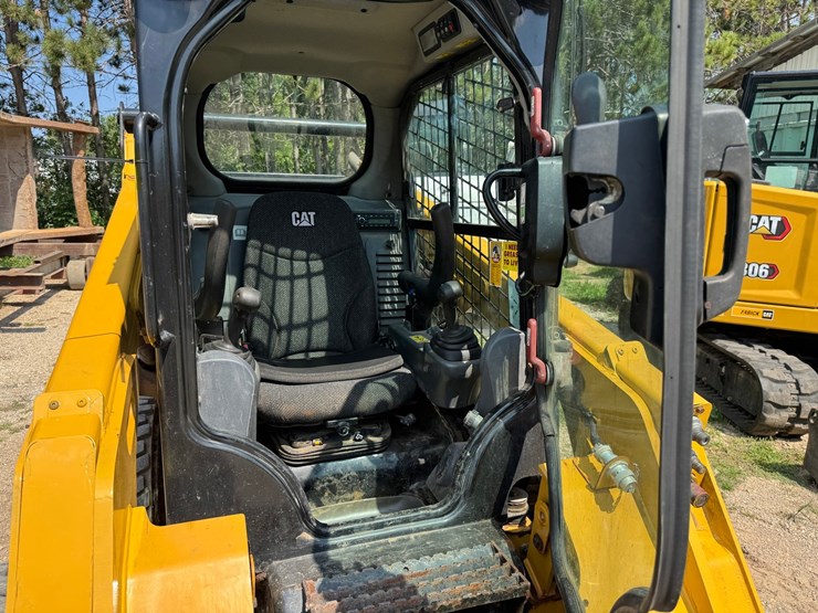 caterpillar-242d-image-32
