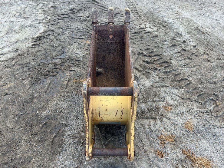 caterpillar-12-image-3