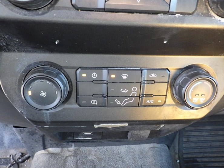 2021-ford-f350-image-37