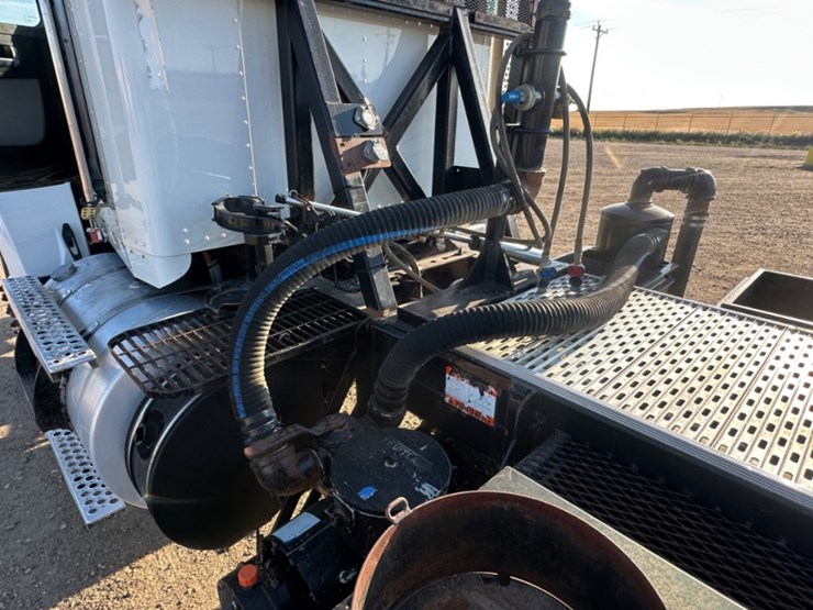 2012-kenworth-t800-image-28