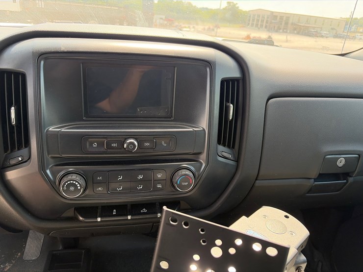 2018-chevrolet-silverado-1500-image-21