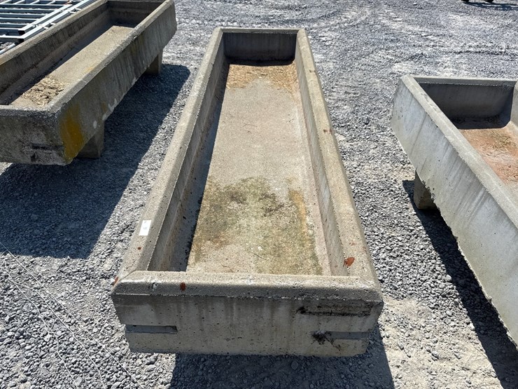 #557-•-8’-concrete-livestock-bunk-feeder-image-3