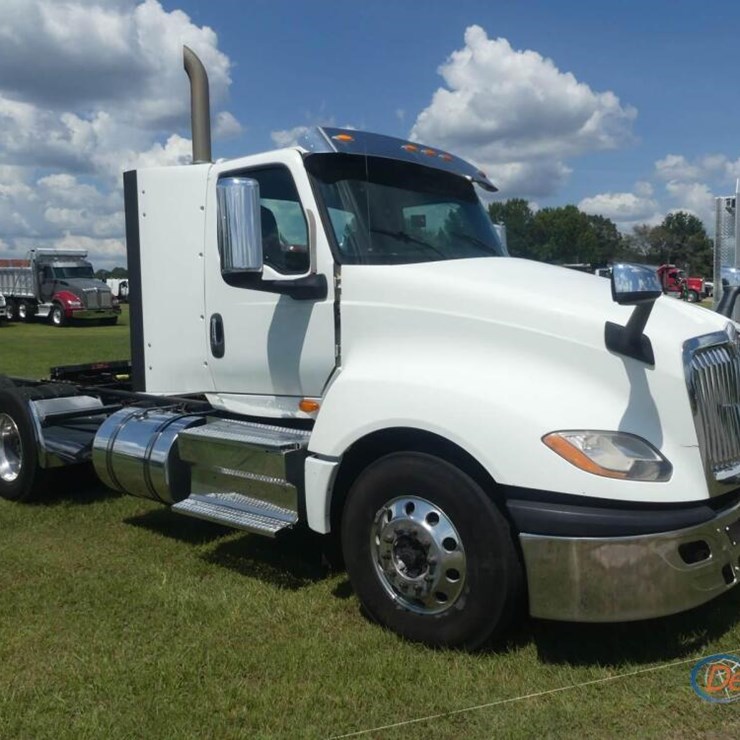 2018 INTERNATIONAL LT