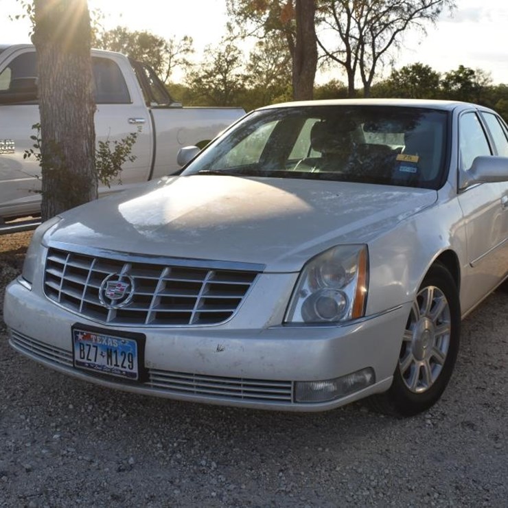 2010 CADILLAC CAVENDER (VIN # 1G6KA5EY0AU132741) (SHOWING APPX 157,480 MILE