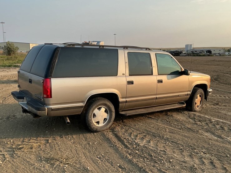 1999-chevrolet-suburban-image-8