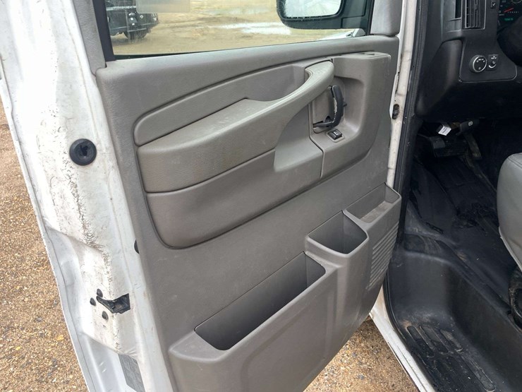 2014-chevrolet-express-2500-image-9