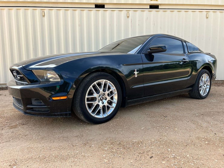 2013-ford-mustang-2-door-coupe-(245,166-miles)-image-1