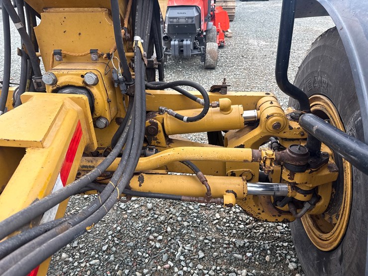 caterpillar-160m-awd-image-25