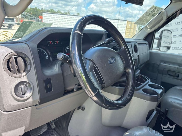 2013-ford-cargo-image-12