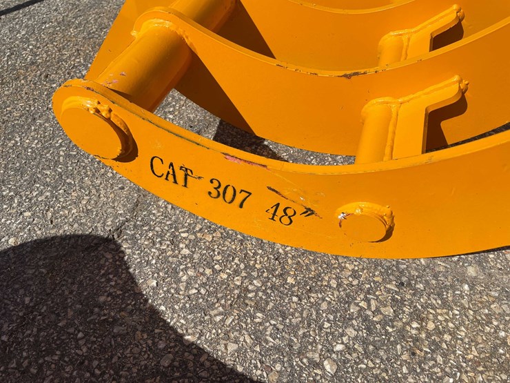caterpillar-307-image-10