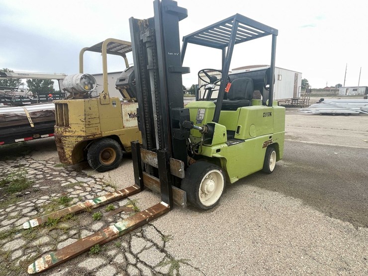 #10491-•-clark-lp-fork-lift-image-1
