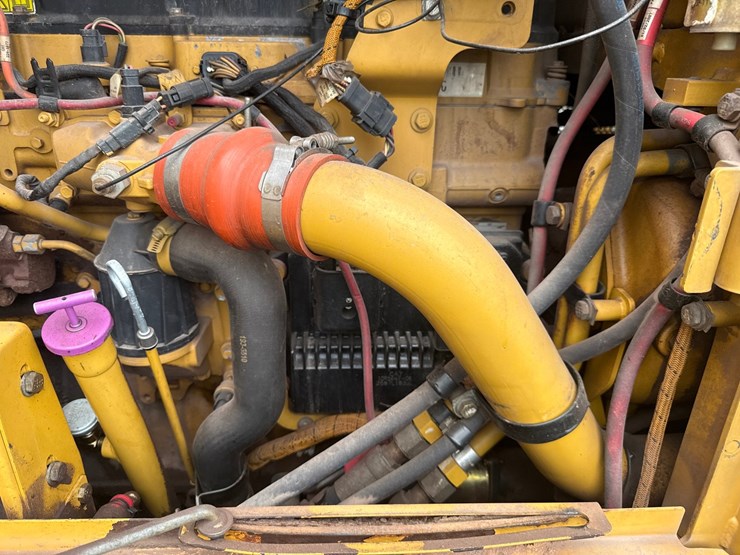 caterpillar-160m-awd-image-77