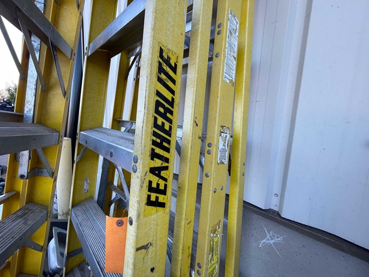 #9146-•-8'-step-ladders-(03)-image-2