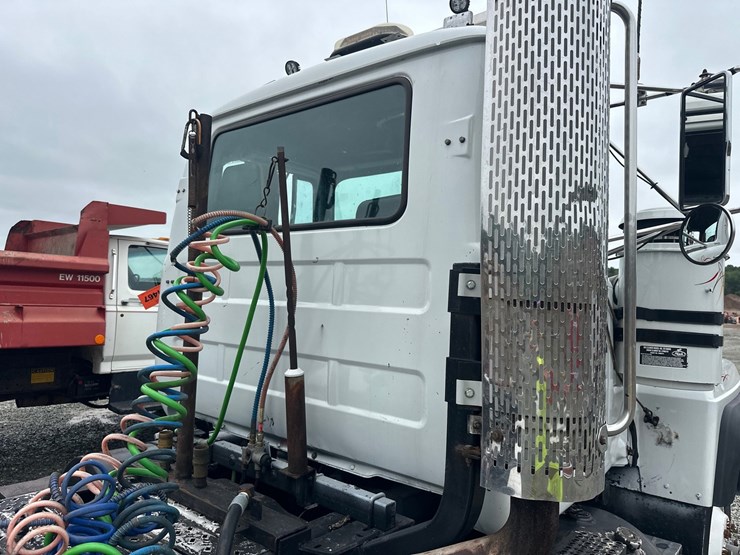 #61467-•-1991-mack-rd360s-day-cab-truck-tractor-image-15