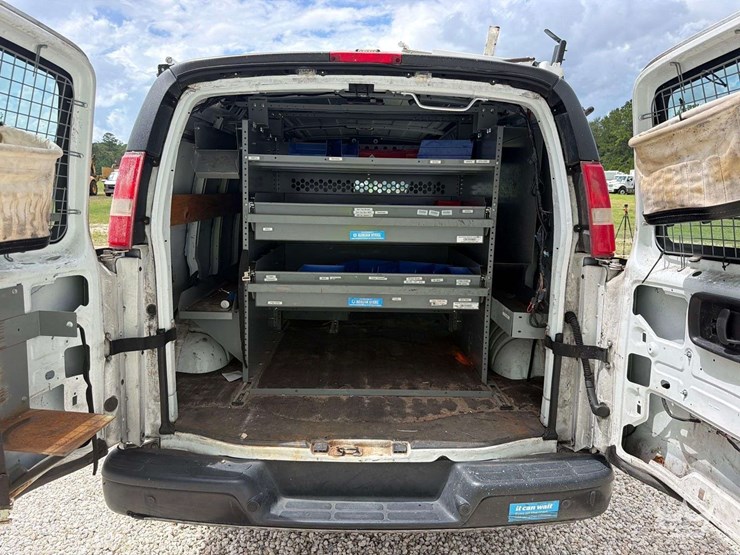 2017-chevrolet-express-2500-image-26