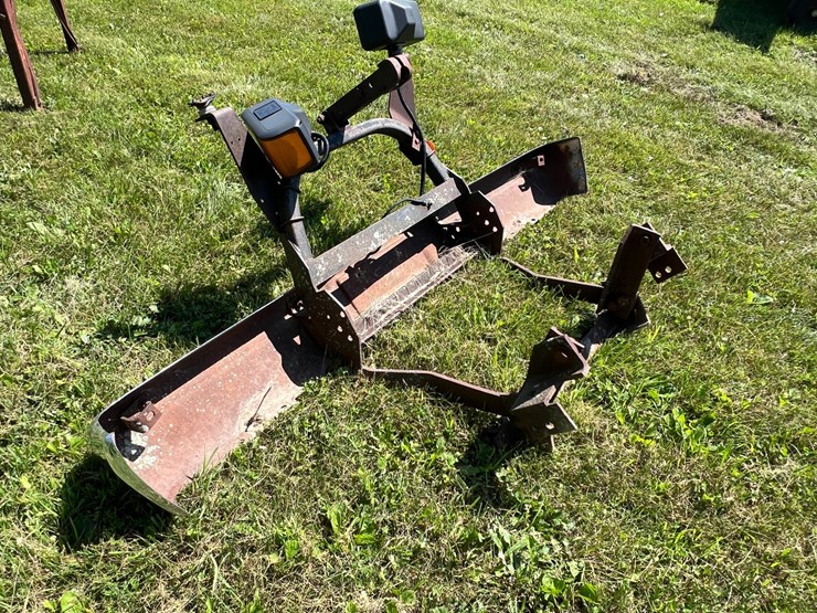 #5700-•-snow-plow-bracket-off-a-pick-up-truck-image-3