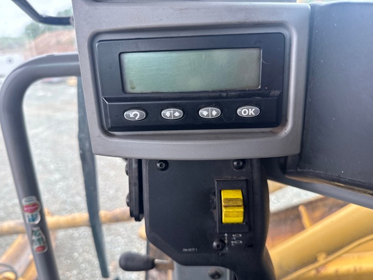 caterpillar-160m-awd-image-110