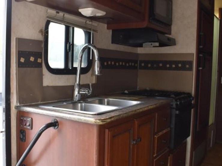 2011-ford-jamboree-sport-motorhome-(vin-#-1fdxe4fs2bdb26416)-(showing-appx-image-16