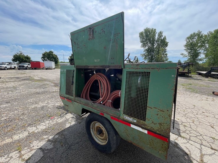 #10537-•-sullair-portable-air-compressor-image-22