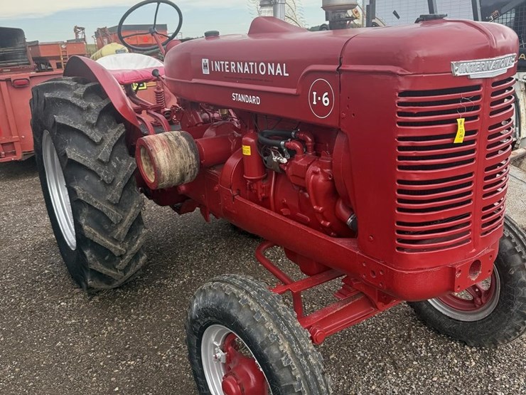 #158-•-1949-i-6-standard-international-tractor-image-3