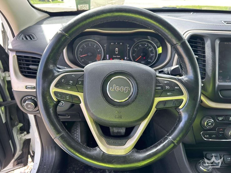 2015-jeep-cherokee-image-13