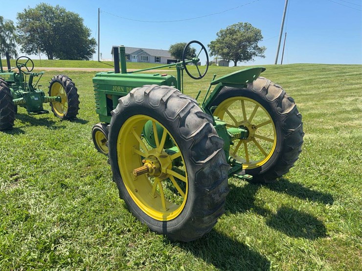 john-deere-b-image-3