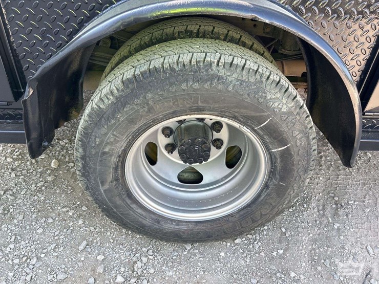 2016-chevrolet-silverado-3500-image-31